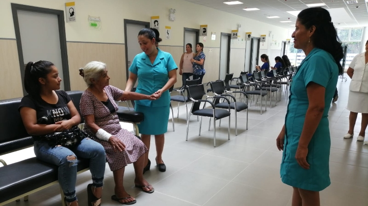 Hospitales y centros de atención primaria de Essalud